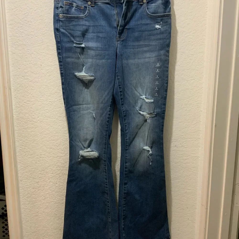 NWT Maurices Flare Mid Rise Denim Size 8 Jeans short inseam 31